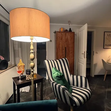 Sunlit Garden - Ruhig Am Wald Nahe Warnow - Kamin *