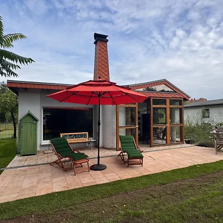 Sunlit Garden - Ruhig Am Wald Nahe Warnow - Kamin