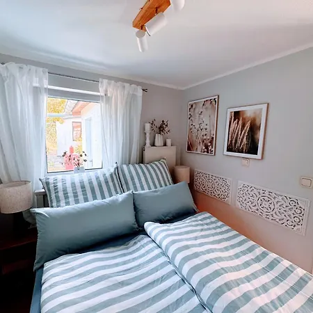 Sunlit Garden - Ruhig Am Wald Nahe Warnow - Kamin Lägenhet *